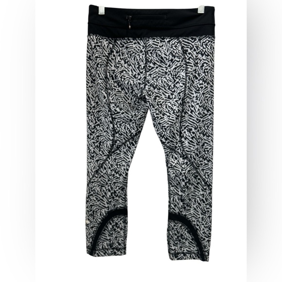 Lululemon Run  Inspire Crop II *All Full-On Luxtreme Mini Brushed Animal Print - Picture 2 of 8